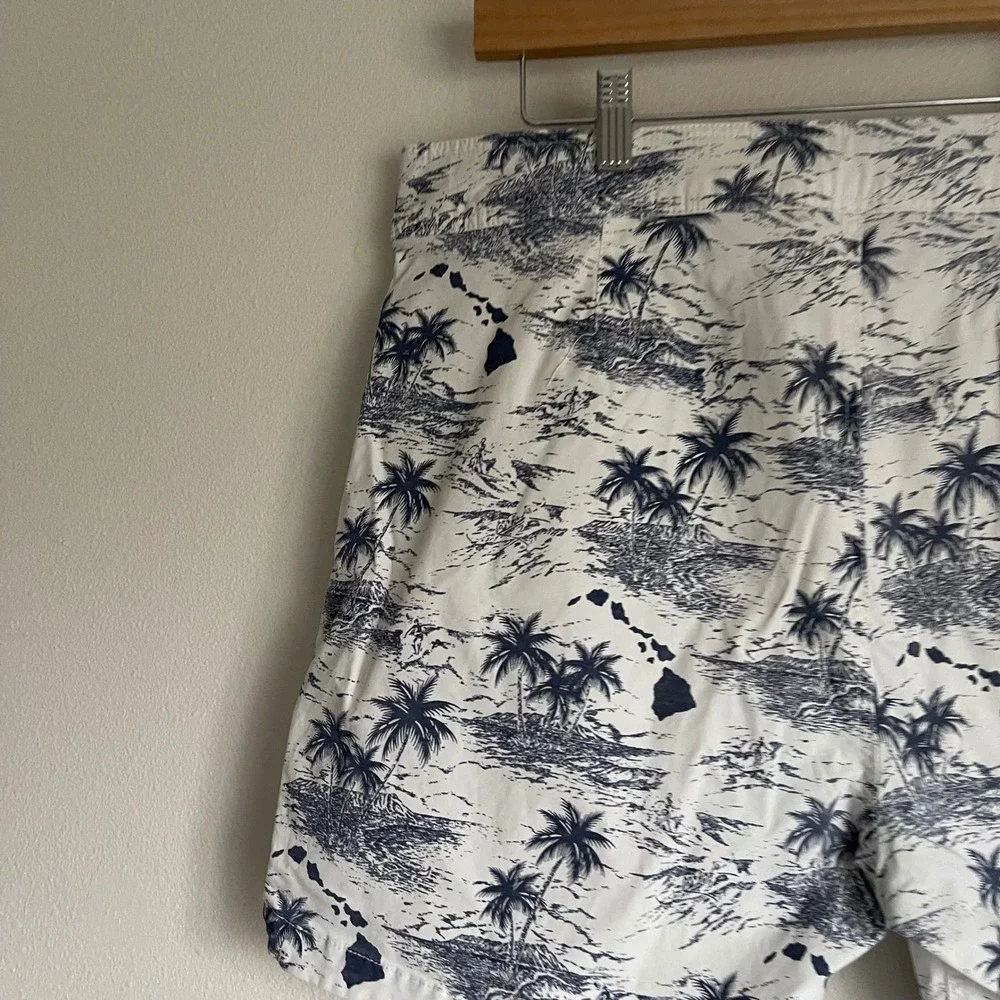 Marine Layer Simmons Boardies Size‎ 36 Navy and White Hawaiian